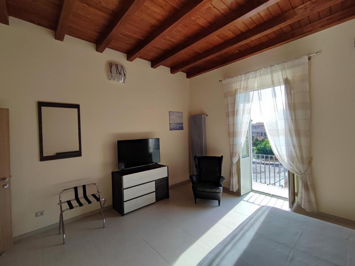In Centro Rooms And Apartments Isola di Liri المظهر الخارجي الصورة